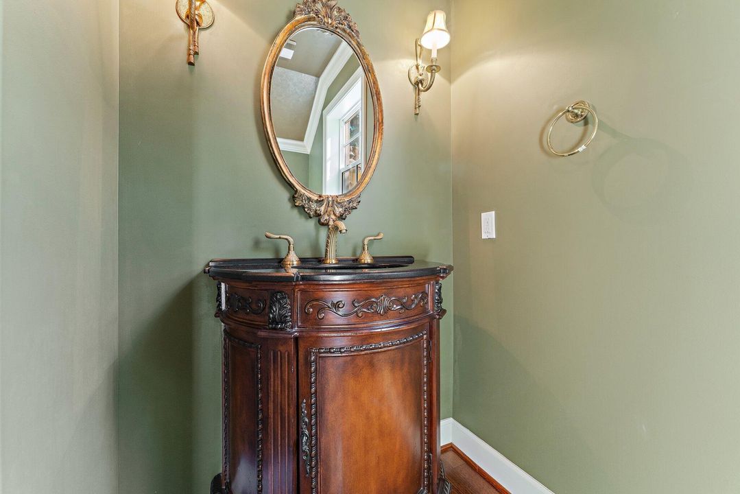 Active With Contract: $5,350,000 (3 beds, 4 baths, 5157 Square Feet)