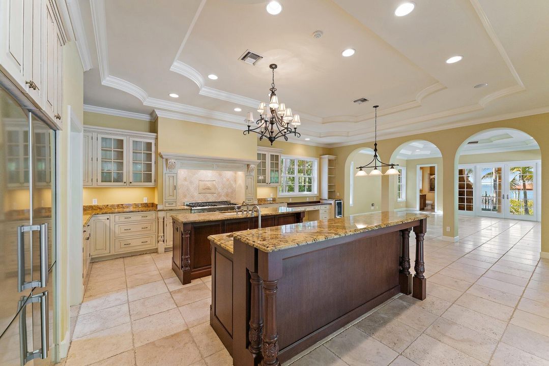 Active With Contract: $5,350,000 (3 beds, 4 baths, 5157 Square Feet)