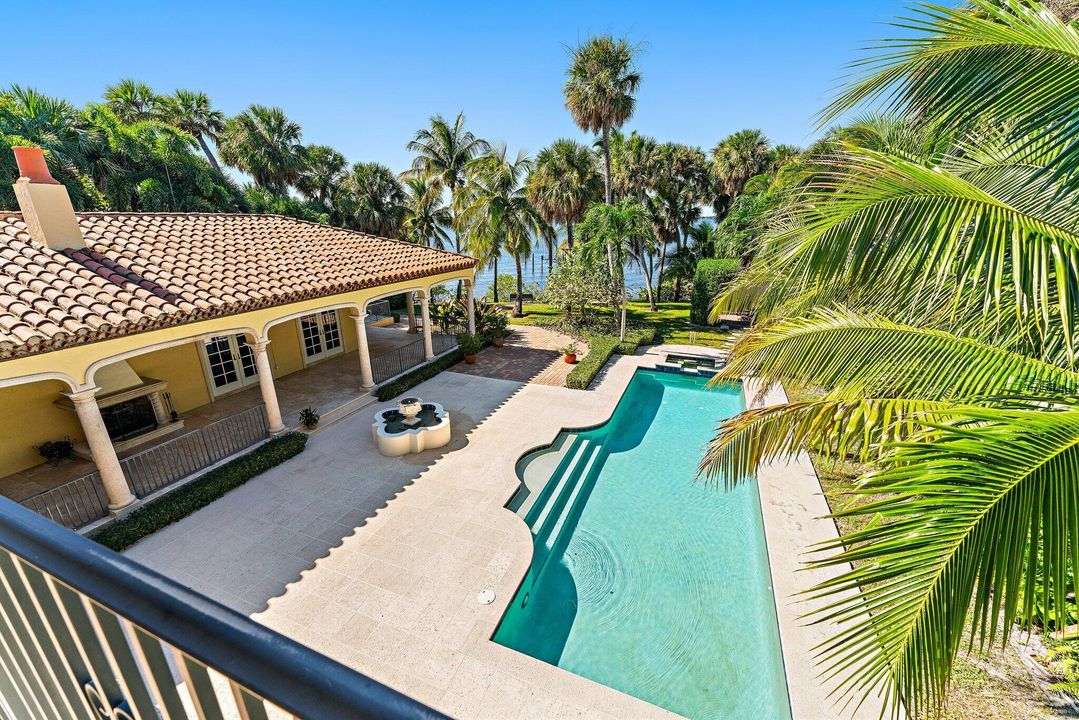 Active With Contract: $5,350,000 (3 beds, 4 baths, 5157 Square Feet)