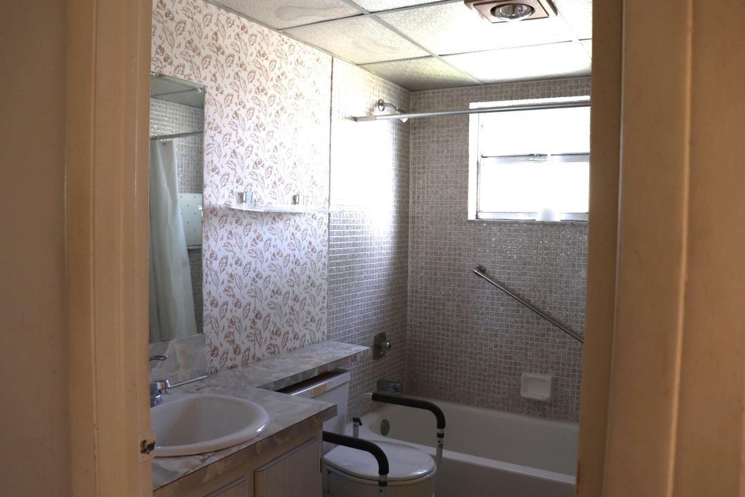 待售: $86,900 (2 贝兹, 2 浴室, 910 平方英尺)