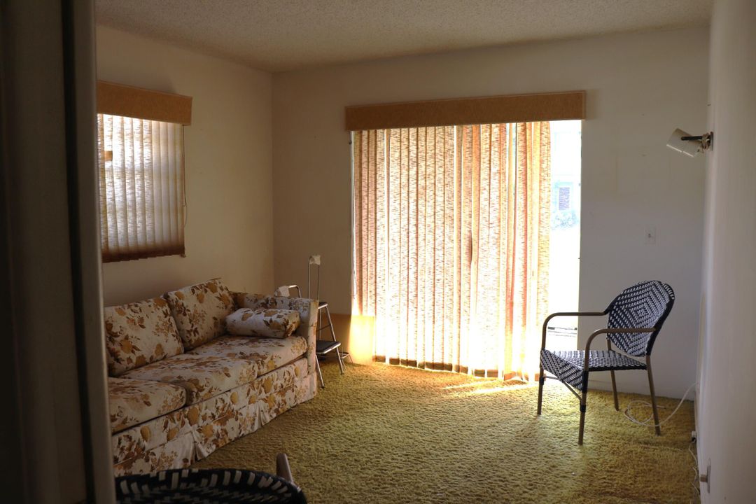 待售: $86,900 (2 贝兹, 2 浴室, 910 平方英尺)