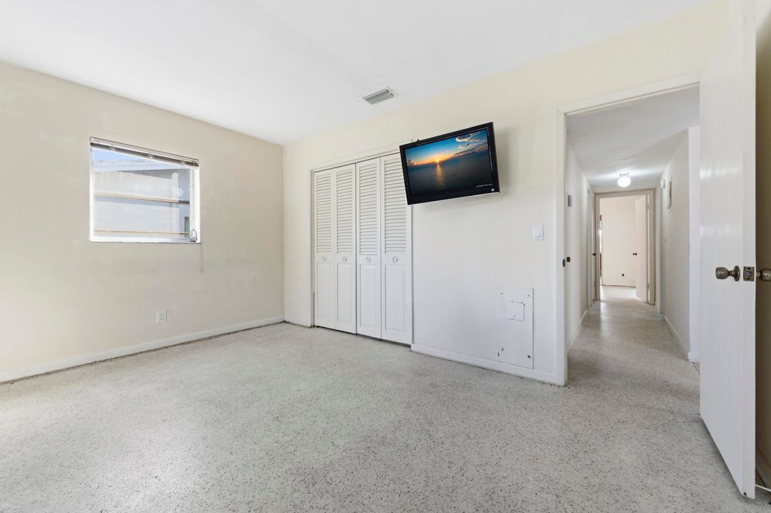 合同活跃: $549,000 (4 贝兹, 2 浴室, 1630 平方英尺)