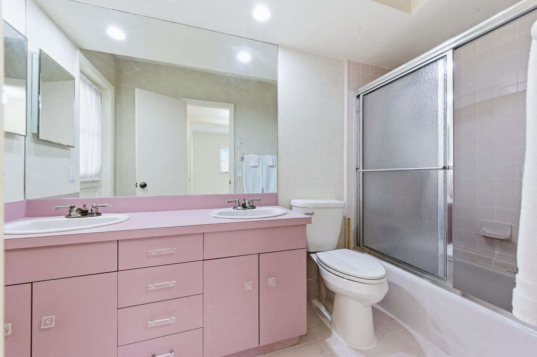 合同活跃: $549,000 (4 贝兹, 2 浴室, 1630 平方英尺)