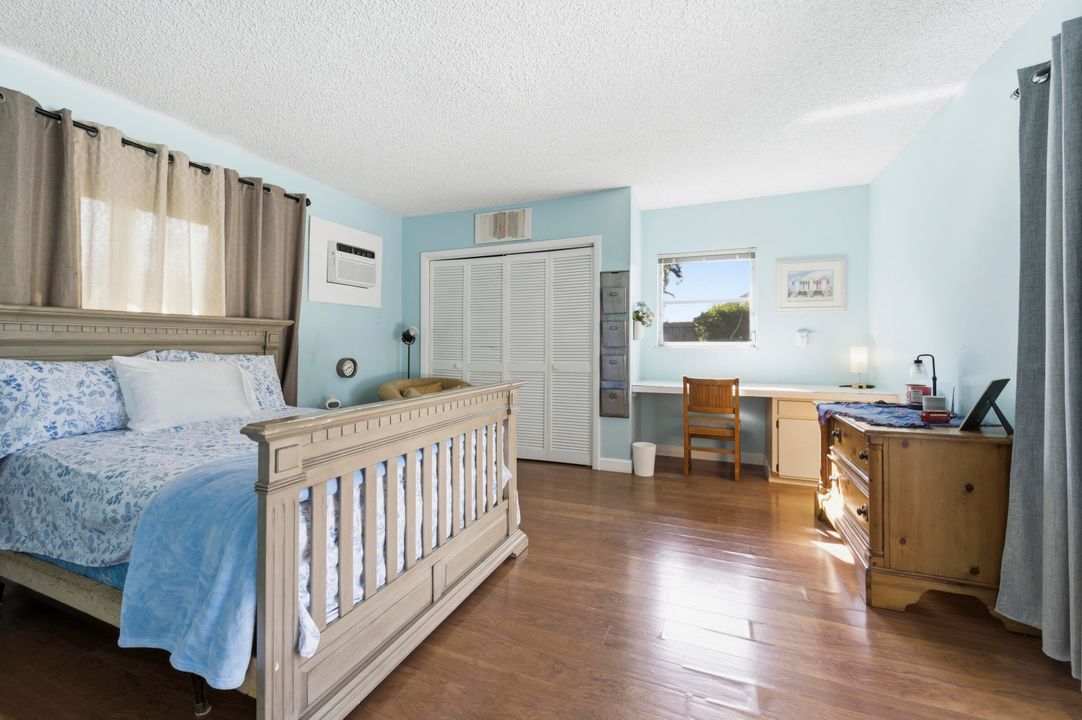 合同活跃: $549,000 (4 贝兹, 2 浴室, 1630 平方英尺)