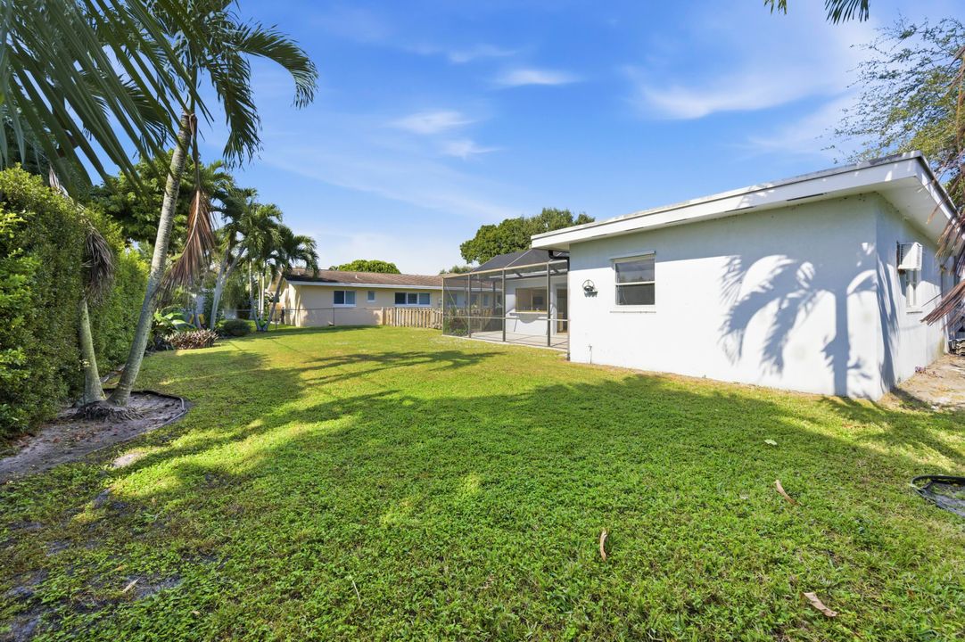 合同活跃: $549,000 (4 贝兹, 2 浴室, 1630 平方英尺)