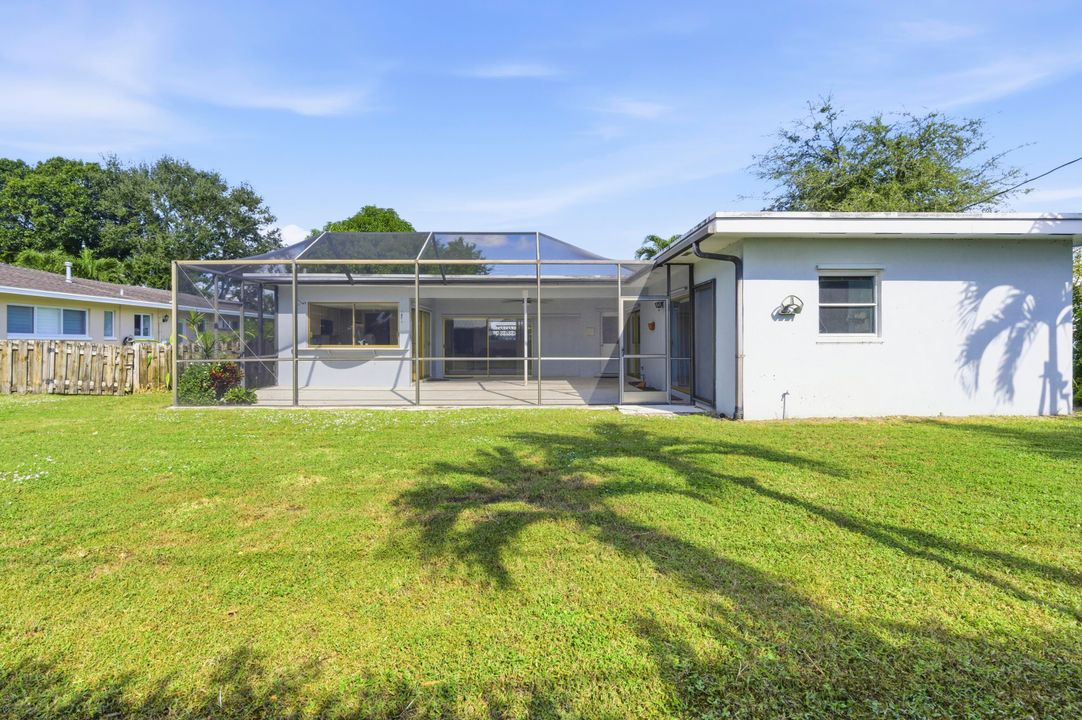 合同活跃: $549,000 (4 贝兹, 2 浴室, 1630 平方英尺)