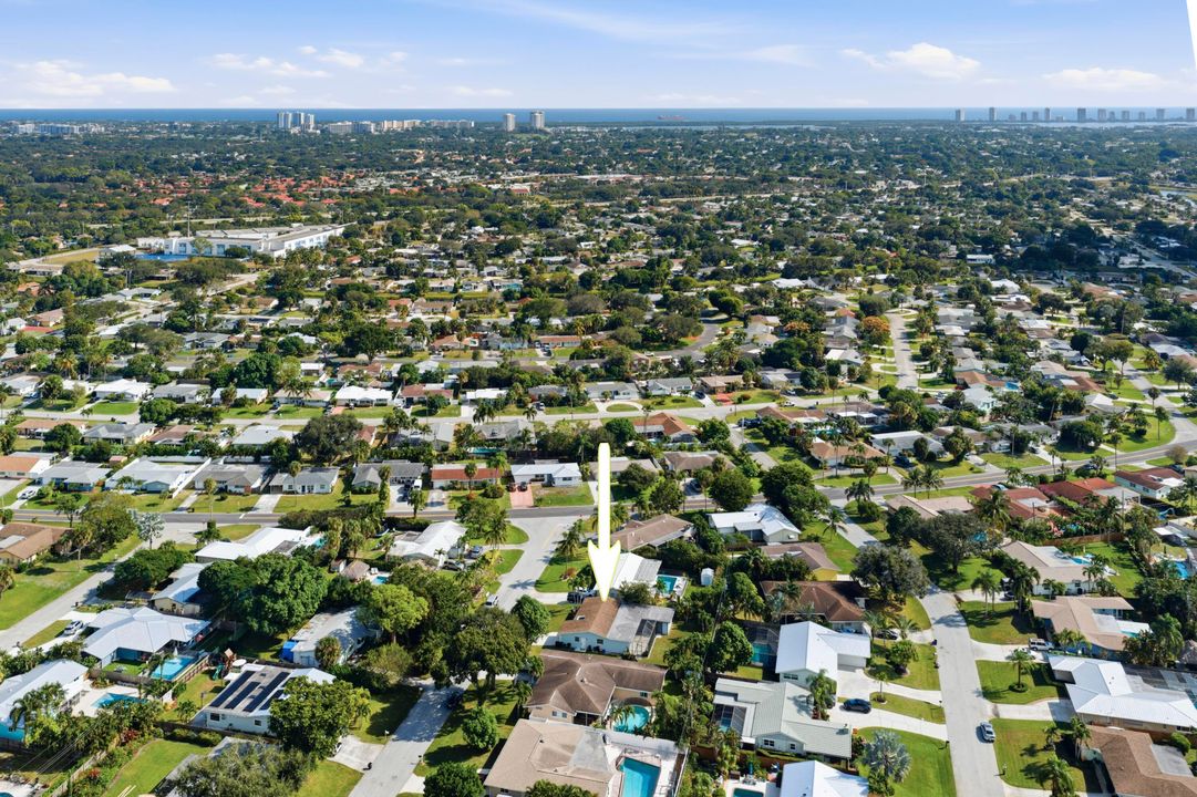 合同活跃: $549,000 (4 贝兹, 2 浴室, 1630 平方英尺)