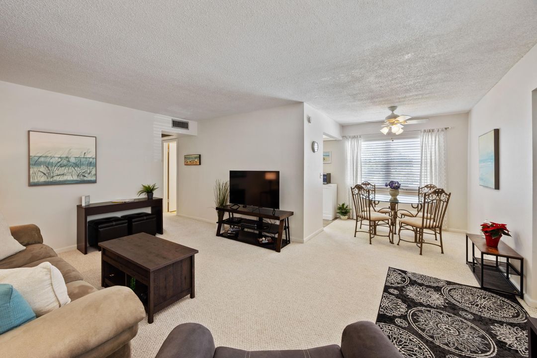 待售: $114,900 (2 贝兹, 1 浴室, 798 平方英尺)