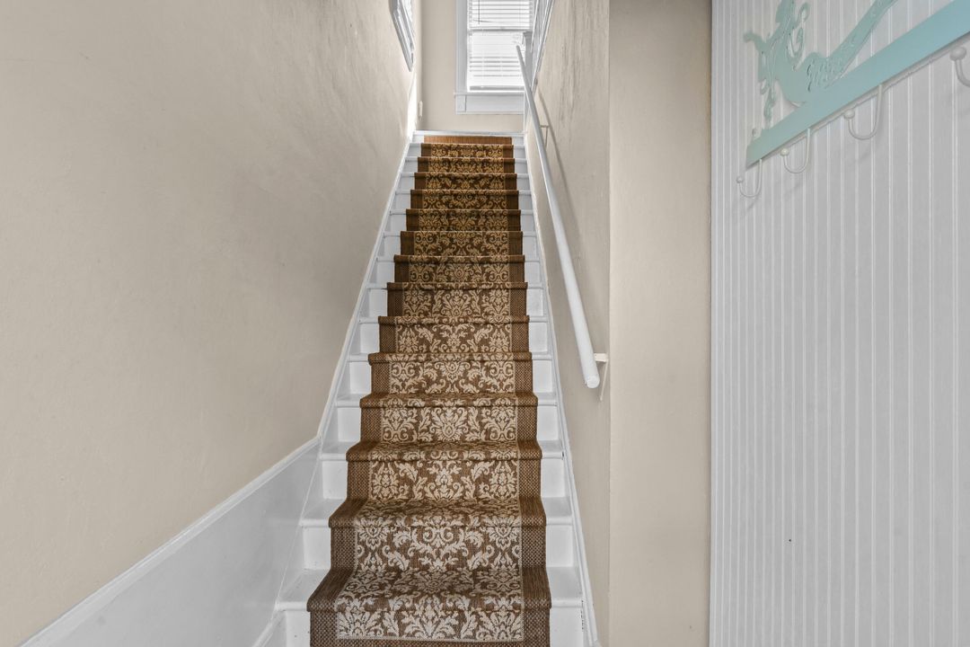 For Sale: $979,000 (6 beds, 5 baths, 3120 Square Feet)