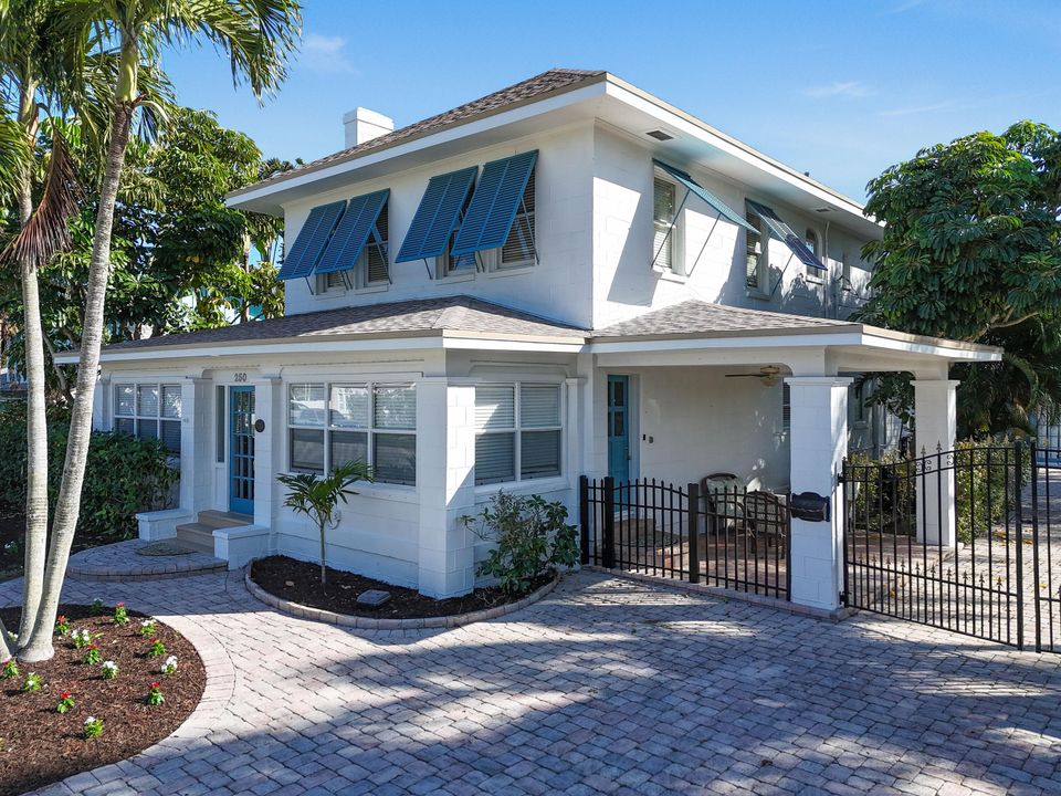 For Sale: $979,000 (6 beds, 5 baths, 3120 Square Feet)