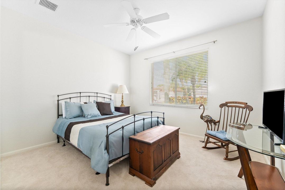 合同活跃: $3,200 (3 贝兹, 2 浴室, 2109 平方英尺)