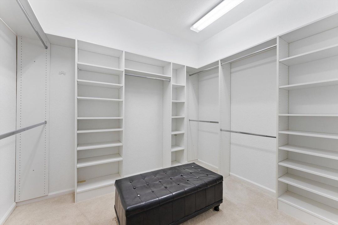 合同活跃: $3,200 (3 贝兹, 2 浴室, 2109 平方英尺)