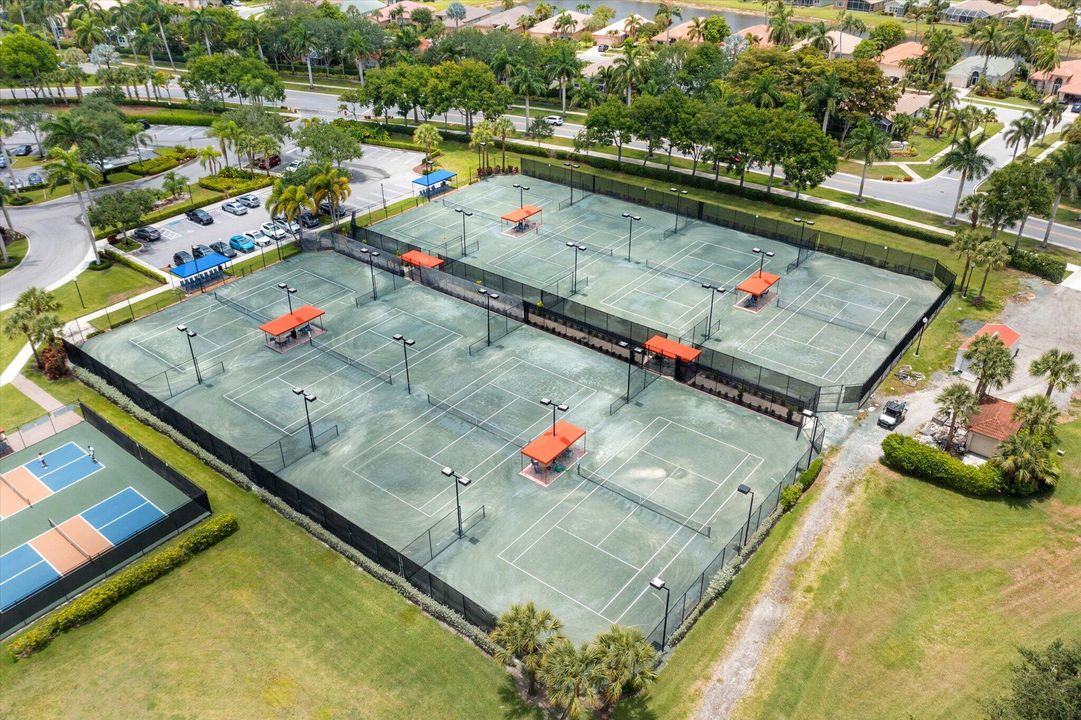 合同活跃: $3,200 (3 贝兹, 2 浴室, 2109 平方英尺)