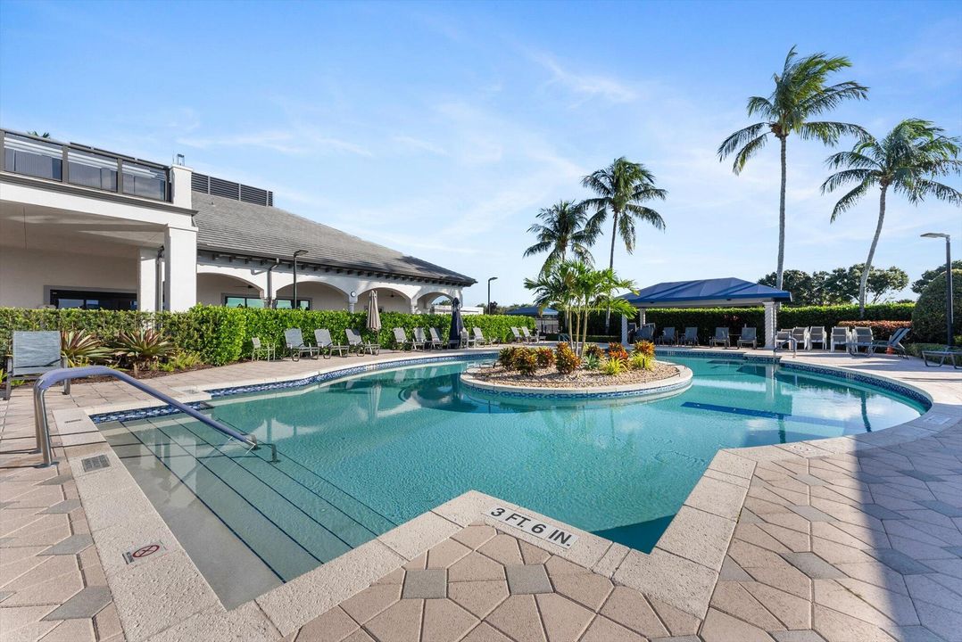 合同活跃: $3,200 (3 贝兹, 2 浴室, 2109 平方英尺)