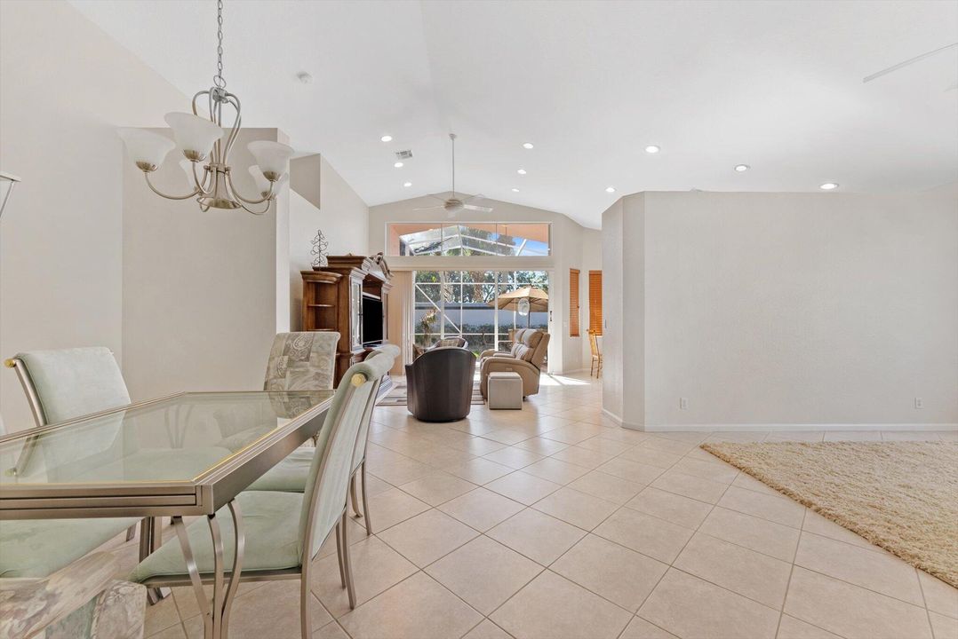 合同活跃: $3,200 (3 贝兹, 2 浴室, 2109 平方英尺)