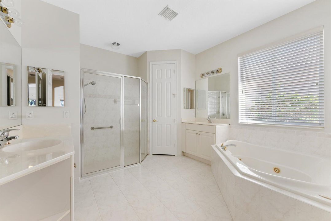 合同活跃: $3,200 (3 贝兹, 2 浴室, 2109 平方英尺)