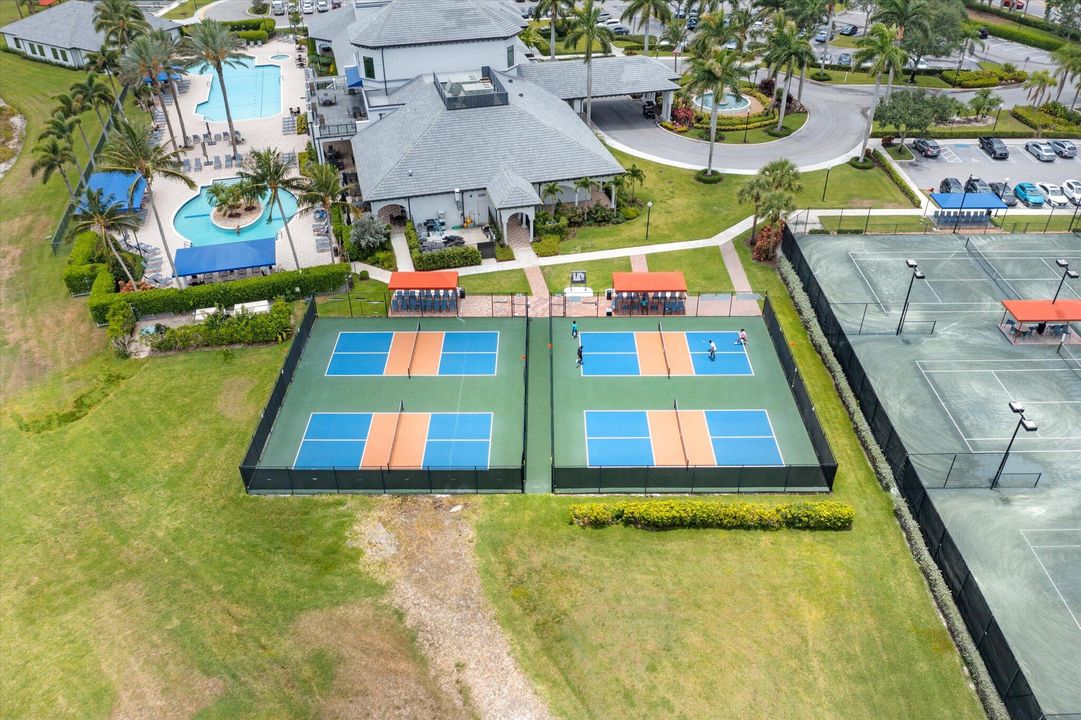 合同活跃: $3,200 (3 贝兹, 2 浴室, 2109 平方英尺)