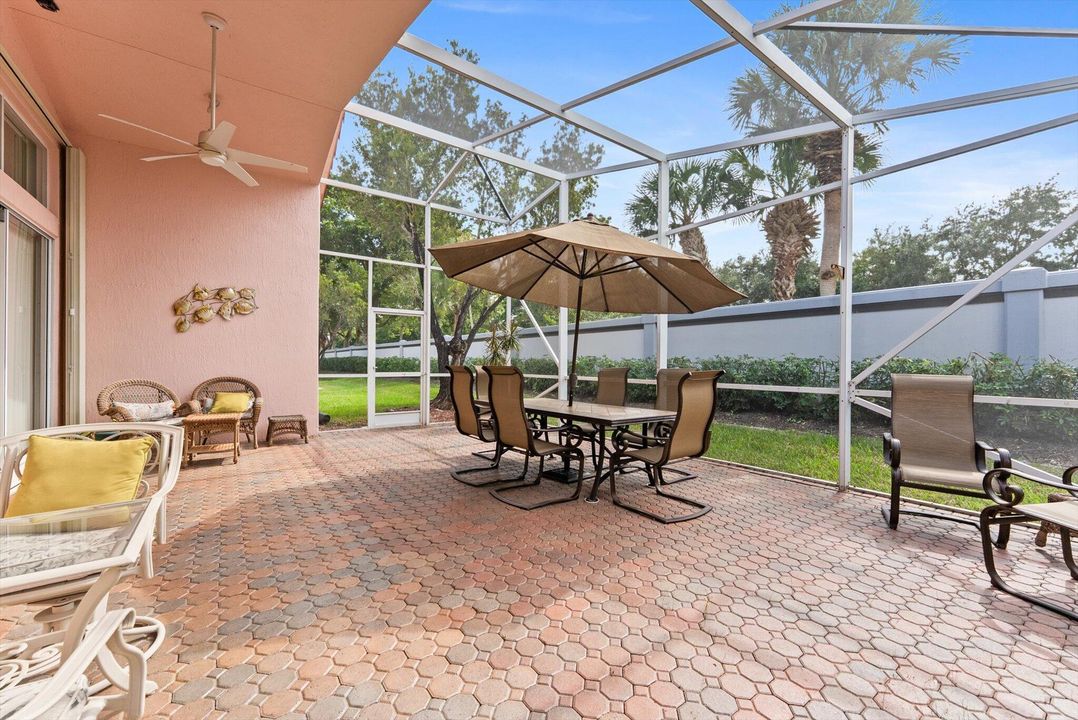 合同活跃: $3,200 (3 贝兹, 2 浴室, 2109 平方英尺)