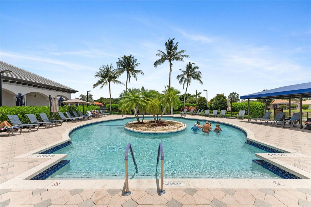 合同活跃: $3,200 (3 贝兹, 2 浴室, 2109 平方英尺)