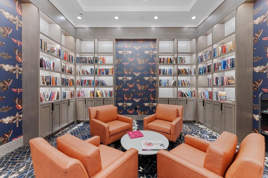 合同活跃: $3,200 (3 贝兹, 2 浴室, 2109 平方英尺)