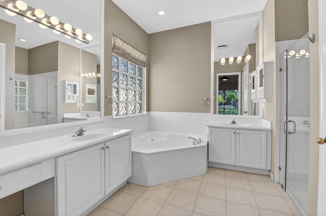 合同活跃: $725,000 (3 贝兹, 2 浴室, 2045 平方英尺)