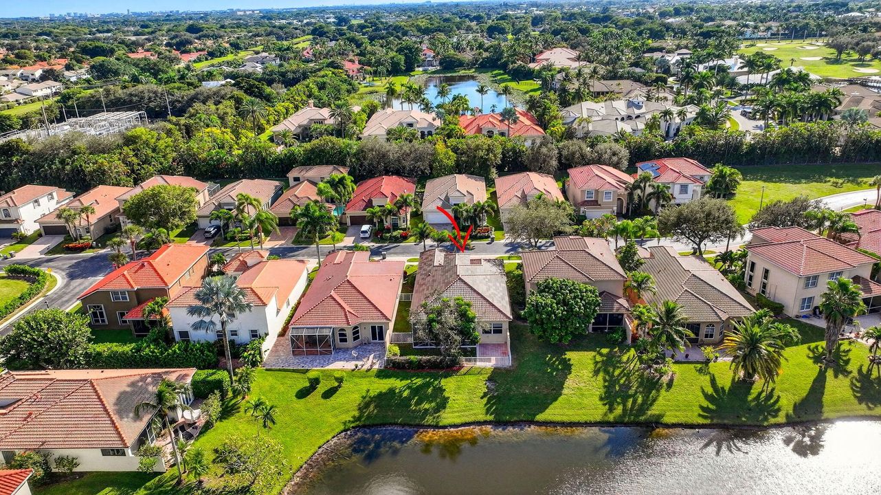 合同活跃: $725,000 (3 贝兹, 2 浴室, 2045 平方英尺)