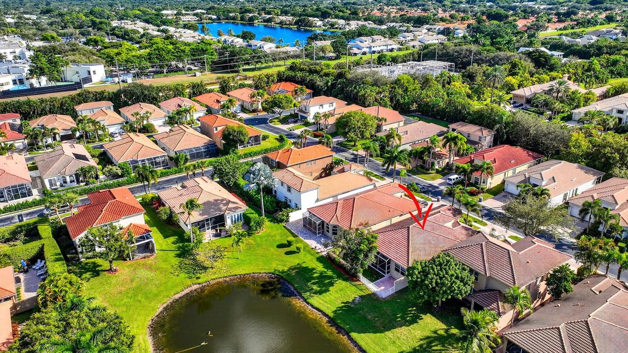 合同活跃: $725,000 (3 贝兹, 2 浴室, 2045 平方英尺)