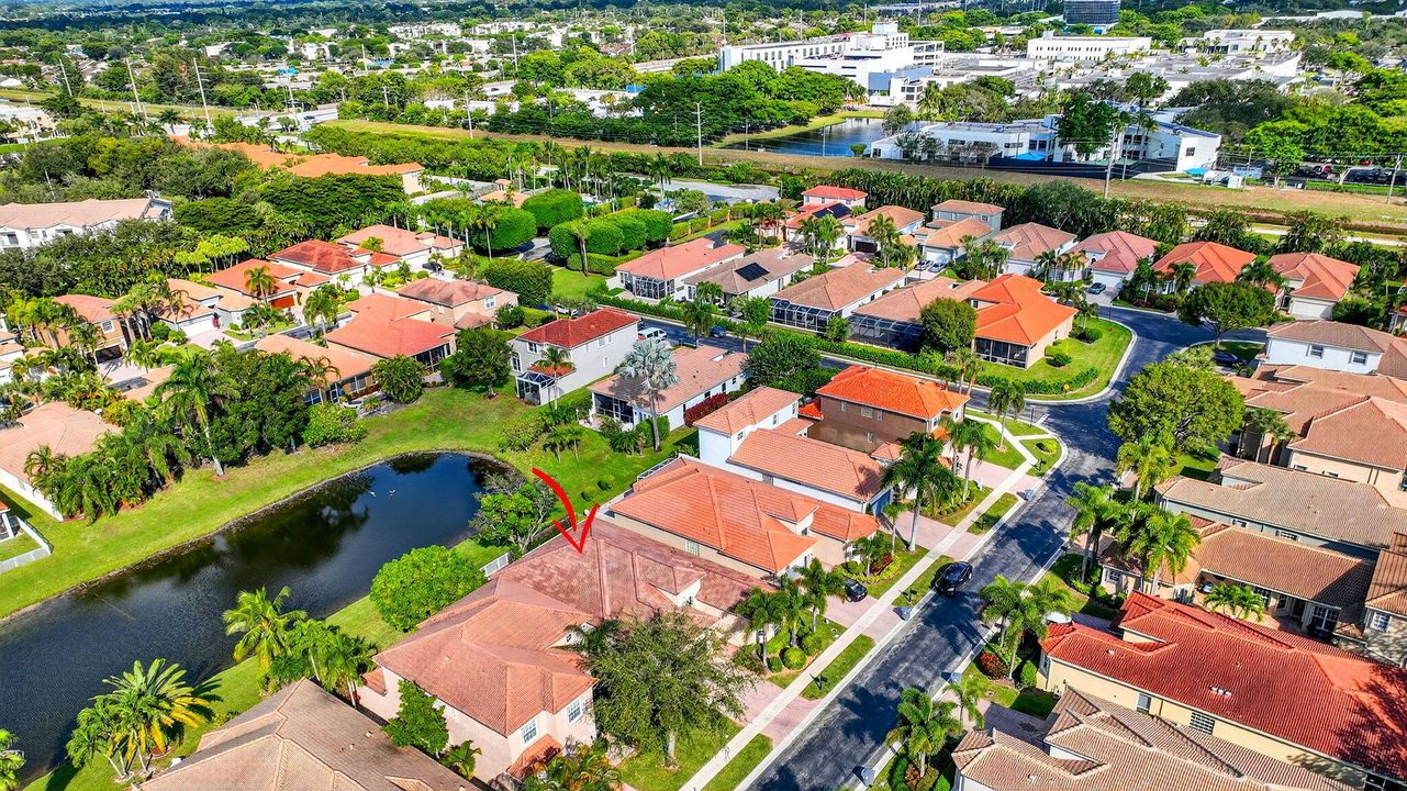 合同活跃: $725,000 (3 贝兹, 2 浴室, 2045 平方英尺)