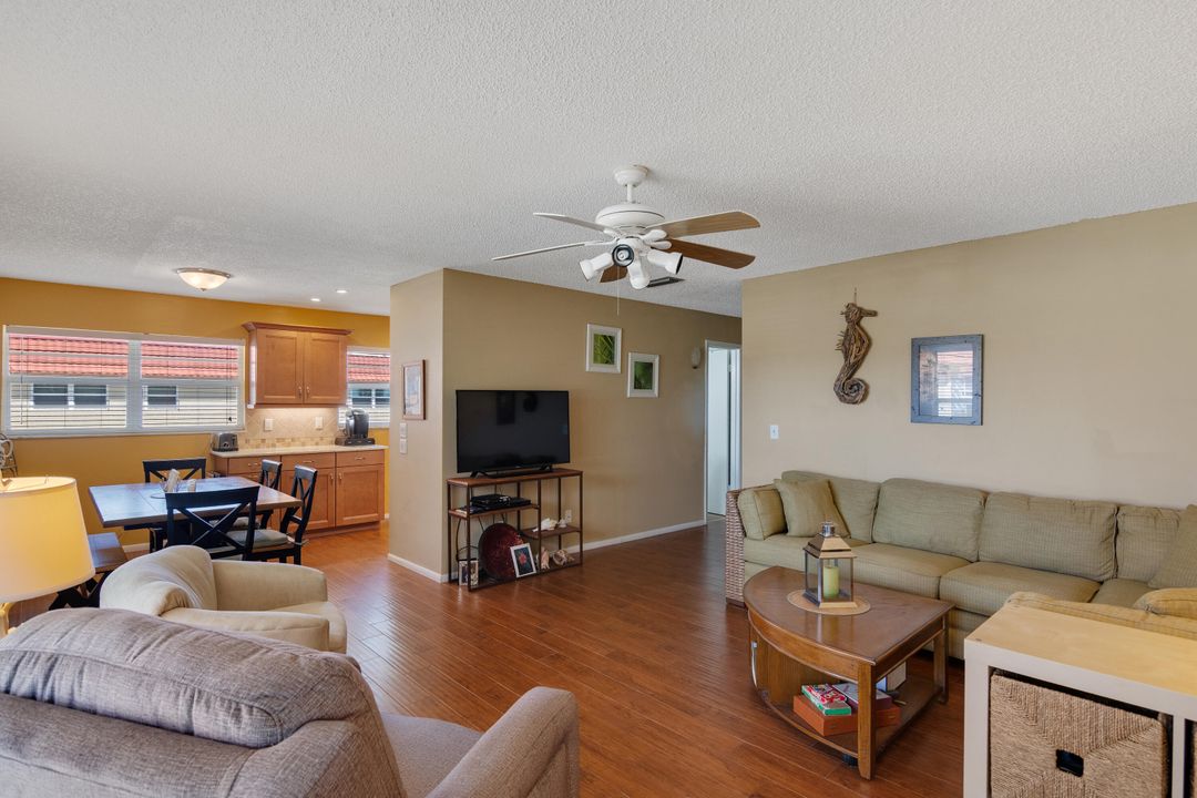 For Sale: $149,900 (2 beds, 2 baths, 1000 Square Feet)