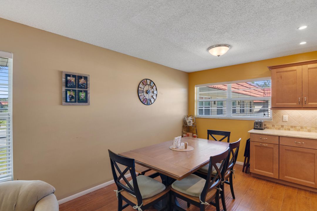 For Sale: $149,900 (2 beds, 2 baths, 1000 Square Feet)