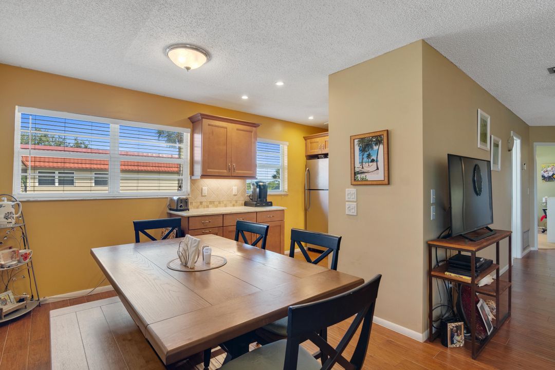 For Sale: $149,900 (2 beds, 2 baths, 1000 Square Feet)