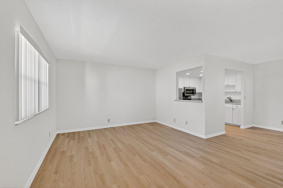 For Rent: $1,500 (1 beds, 1 baths, 720 Square Feet)