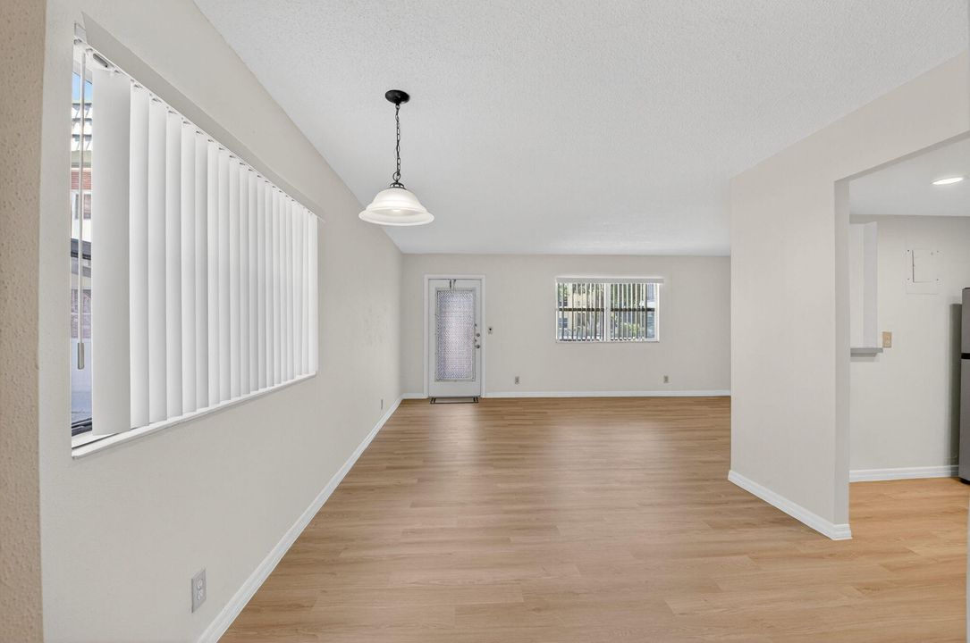 For Rent: $1,500 (1 beds, 1 baths, 720 Square Feet)