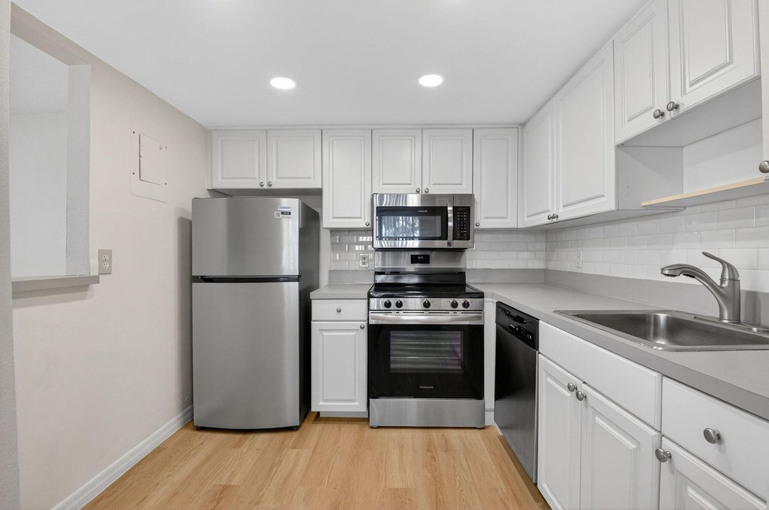 For Rent: $1,500 (1 beds, 1 baths, 720 Square Feet)