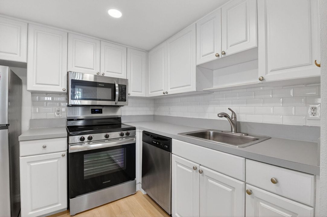 For Rent: $1,500 (1 beds, 1 baths, 720 Square Feet)