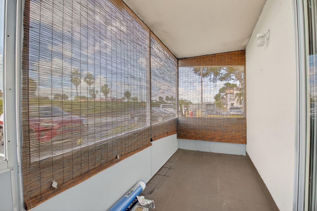 For Rent: $1,500 (1 beds, 1 baths, 720 Square Feet)