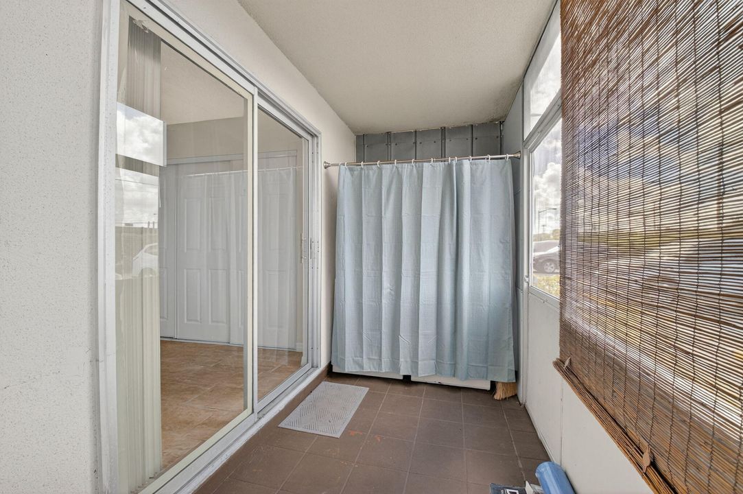 For Rent: $1,500 (1 beds, 1 baths, 720 Square Feet)