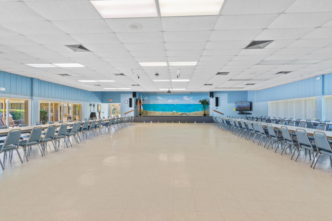 For Sale: $149,900 (2 beds, 2 baths, 1000 Square Feet)