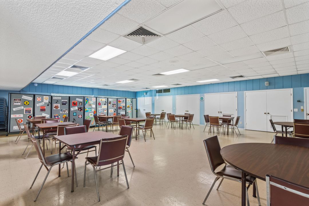 For Sale: $149,900 (2 beds, 2 baths, 1000 Square Feet)