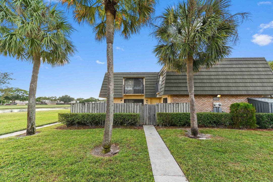 Activo con contrato: $2,200 (2 camas, 2 baños, 1236 Pies cuadrados)