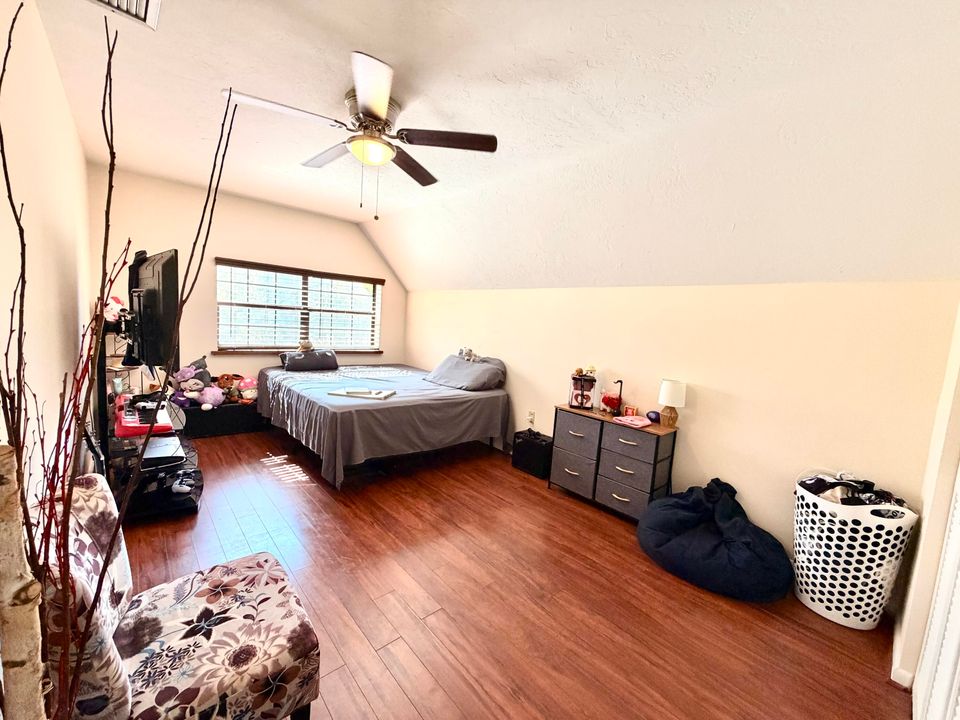 For Sale: $549,000 (3 beds, 2 baths, 2634 Square Feet)