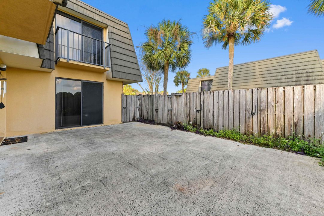 Activo con contrato: $2,200 (2 camas, 2 baños, 1236 Pies cuadrados)