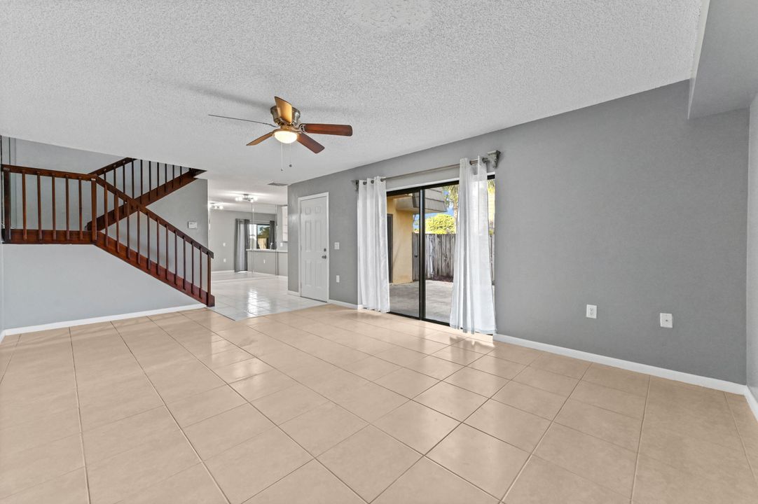 Activo con contrato: $2,200 (2 camas, 2 baños, 1236 Pies cuadrados)