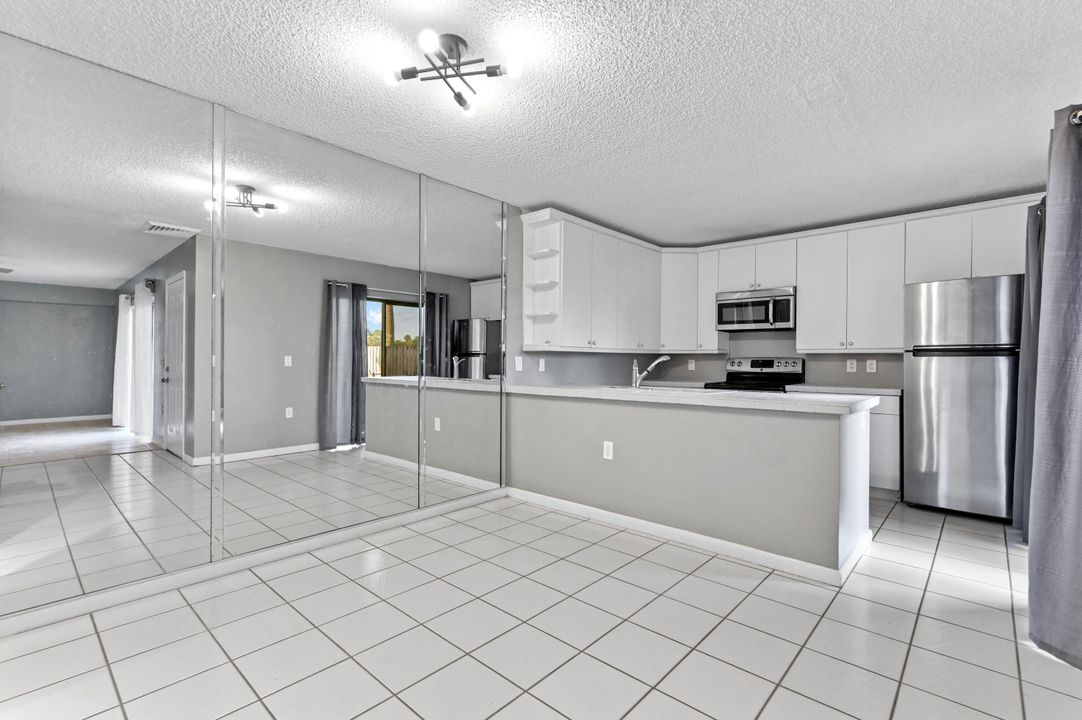 Activo con contrato: $2,200 (2 camas, 2 baños, 1236 Pies cuadrados)