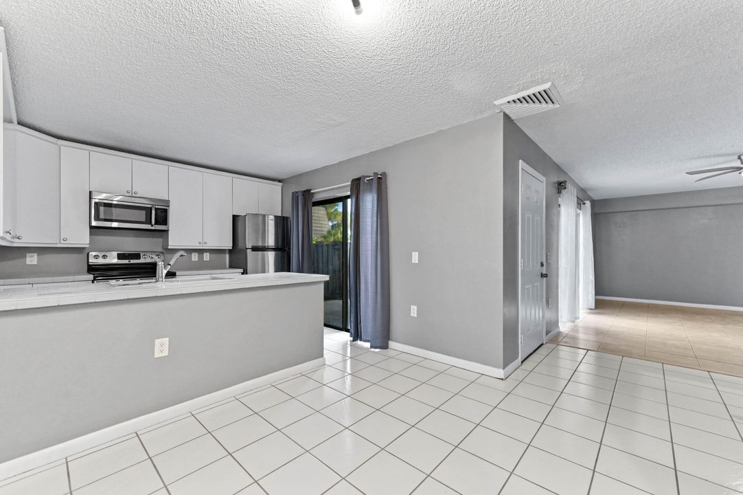 Activo con contrato: $2,200 (2 camas, 2 baños, 1236 Pies cuadrados)