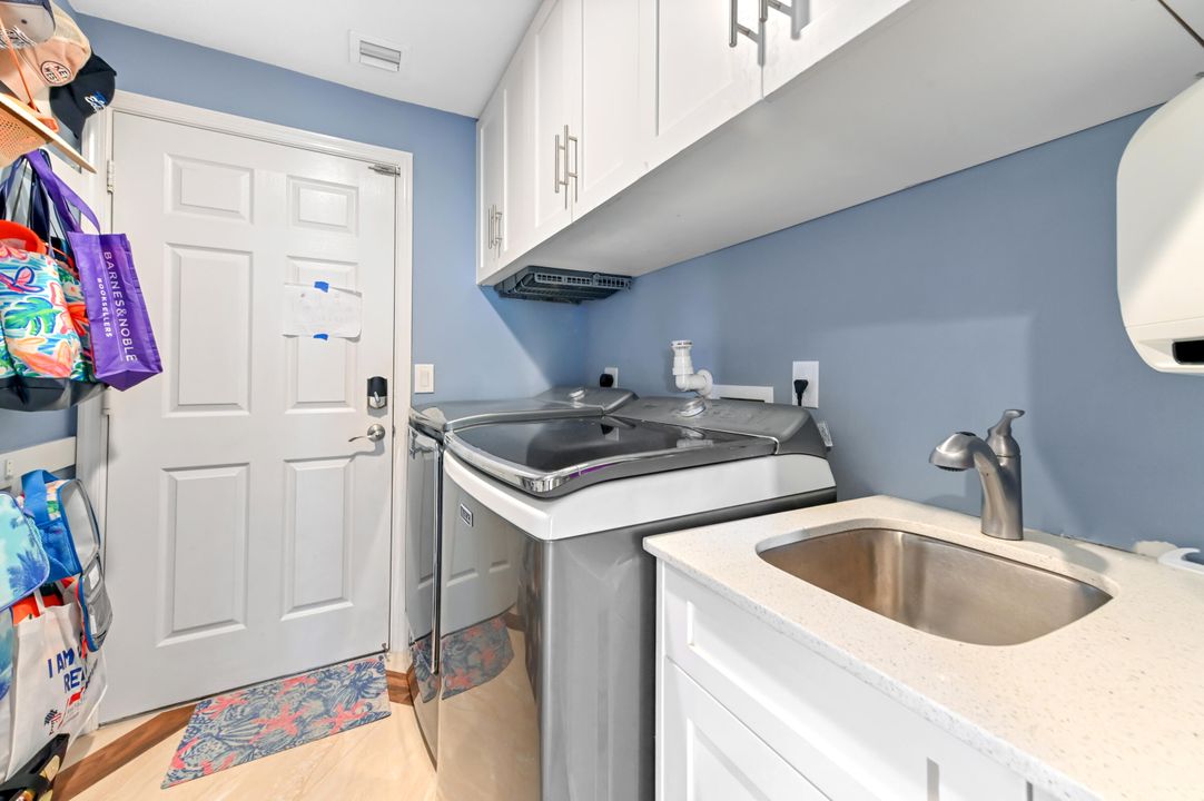 For Sale: $1,400,000 (6 beds, 4 baths, 3963 Square Feet)