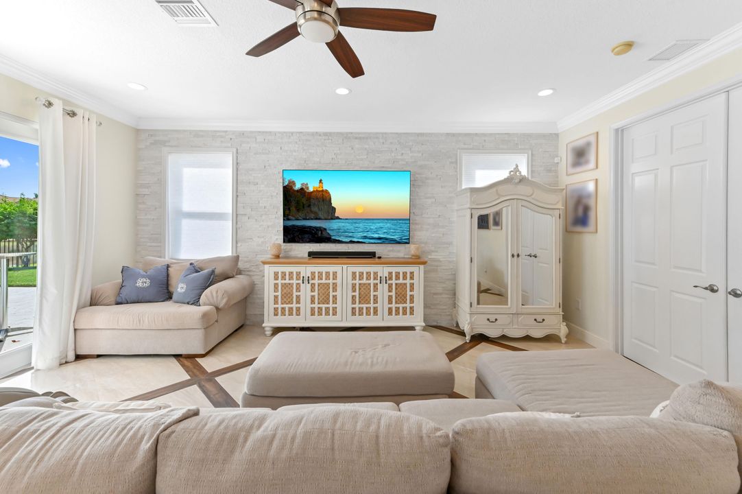 For Sale: $1,400,000 (6 beds, 4 baths, 3963 Square Feet)