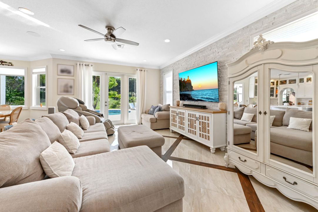 For Sale: $1,400,000 (6 beds, 4 baths, 3963 Square Feet)