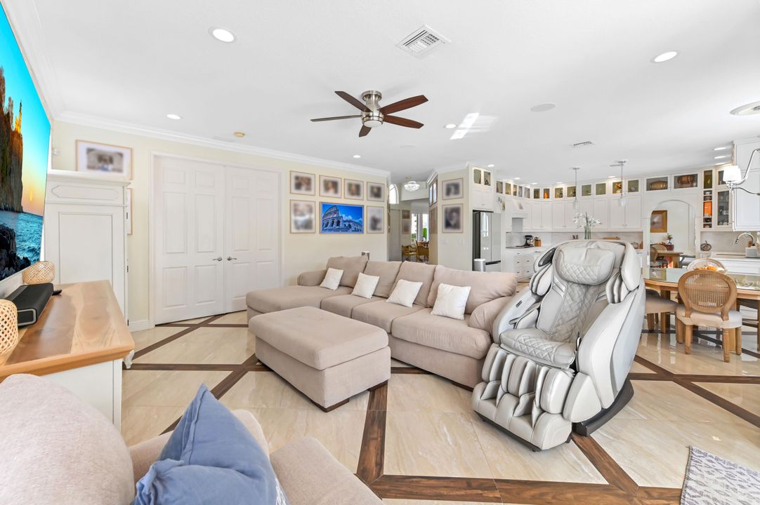 For Sale: $1,400,000 (6 beds, 4 baths, 3963 Square Feet)