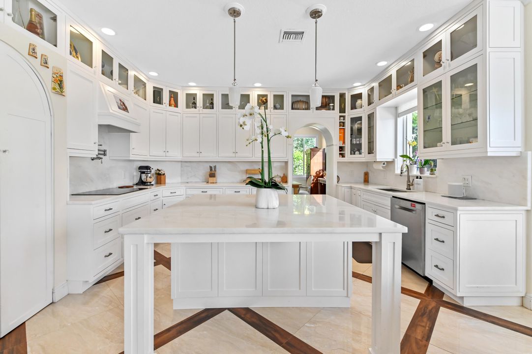 For Sale: $1,400,000 (6 beds, 4 baths, 3963 Square Feet)